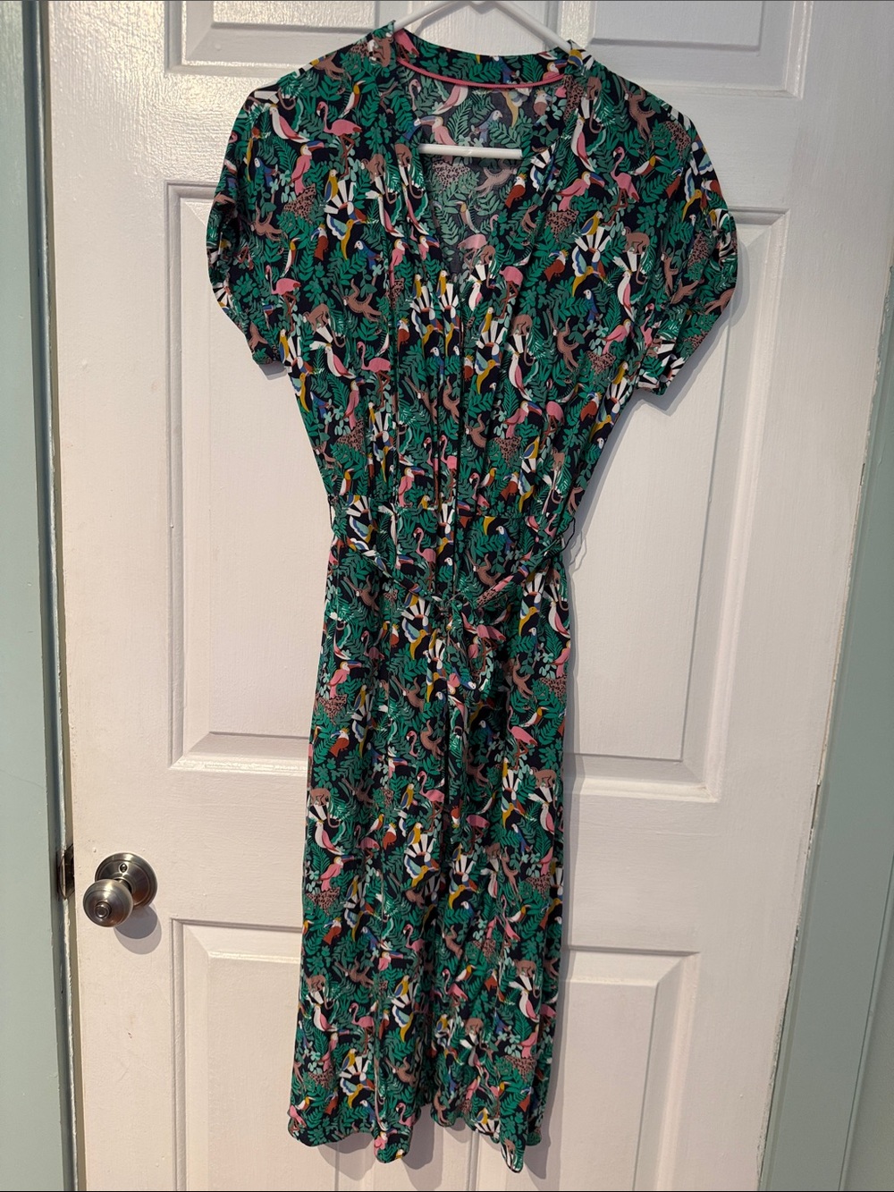 Boden Nicola Tropical Print V-Neck Button-Up Midi Dress (6)